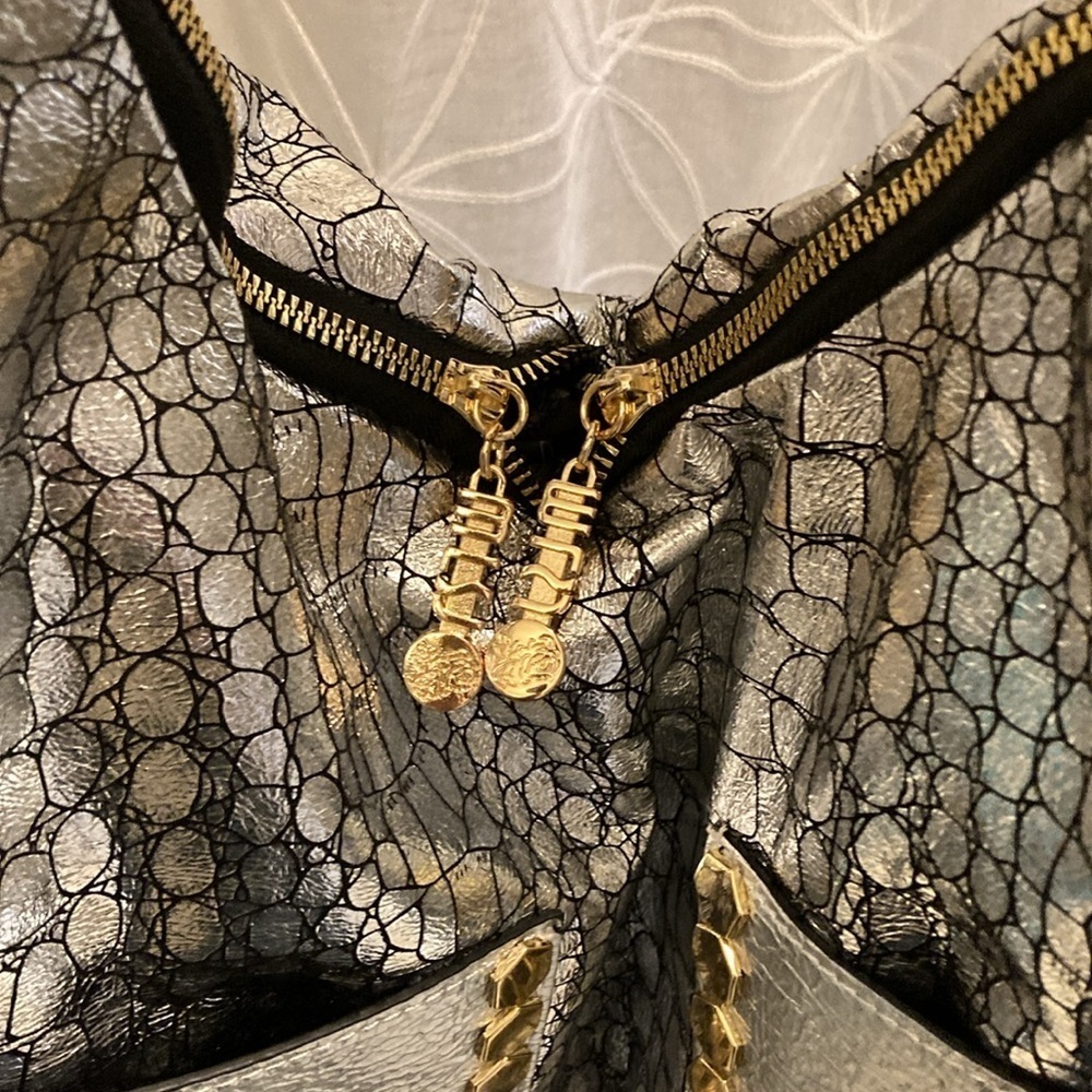 Molishijia Metallic Large Tote - Picture 7 of 12